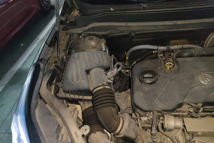Used Buick Envision 2018 20T Two-Wheel-Drive Elite Model Engine Bay Right