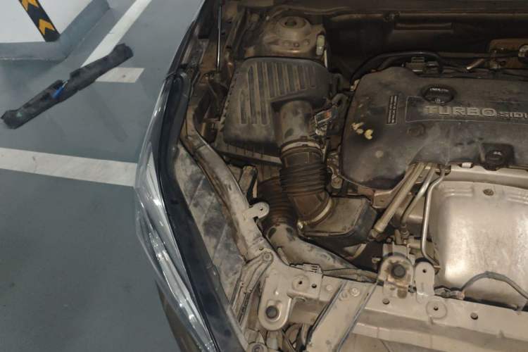 Used Buick Envision 2018 28T Four-Wheel Drive Luxury Model Engine Bay Right