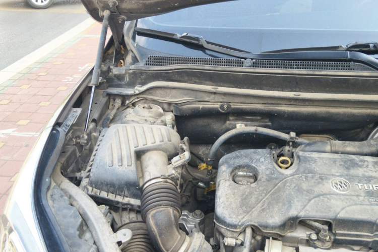 Used Buick Envision 2018 20T Two-Wheel-Drive Elite Model Engine Bay Right