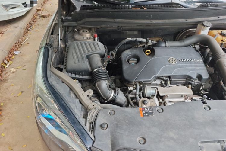 Used Buick Envision 2018 20T Two-Wheel-Drive Elite Model Engine Bay Right