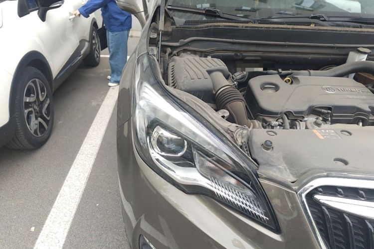 Used Buick Envision 2018 20T Two-Wheel Drive Luxury Model Engine Bay Right