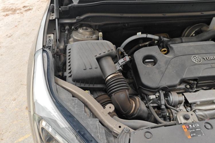 Used Buick Envision 2018 20T Two-Wheel-Drive Elite Model Engine Bay Right