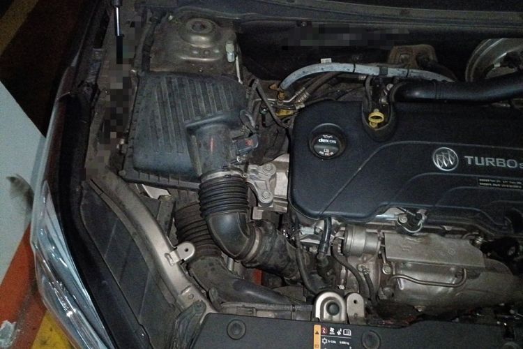 Used Buick Envision 2018 20T Two-Wheel Drive Luxury Model Engine Bay Right