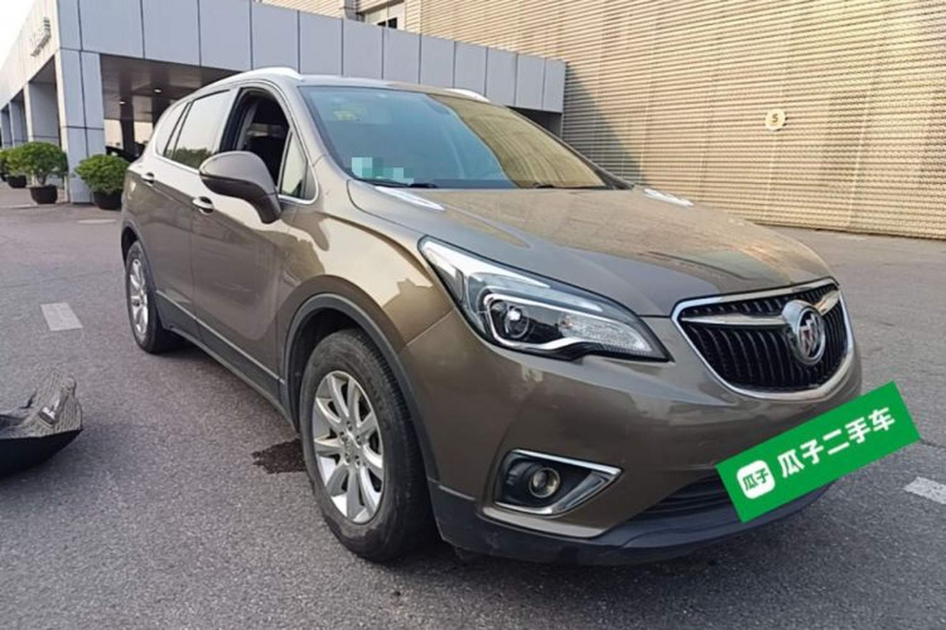 Used Buick Envision 2018 20T Two-Wheel-Drive Elite Model Front Right 45 Deg