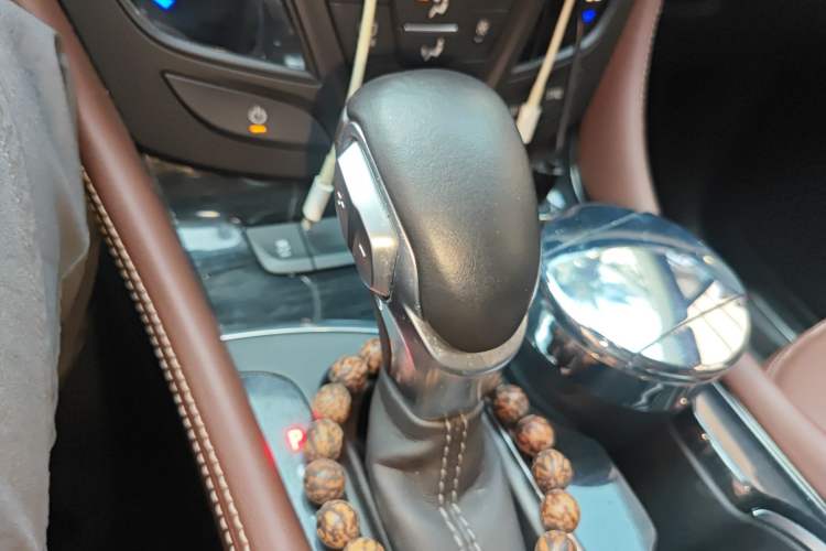 Used Buick Envision 2018 28T Four-Wheel Drive Elite Version Gear Lever