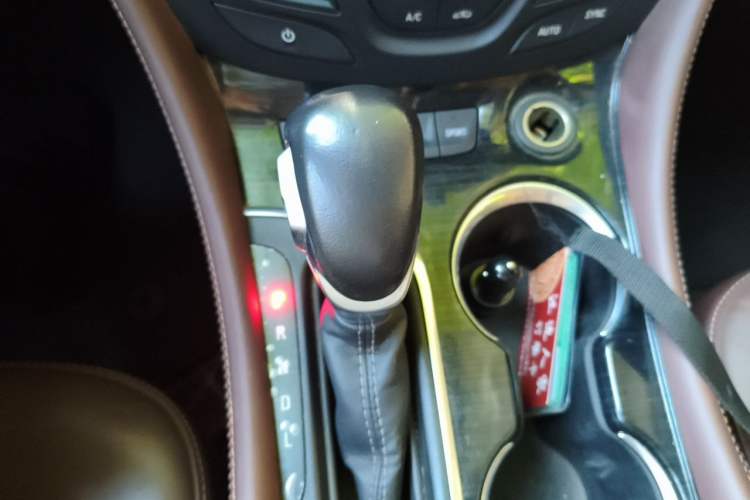 Used Buick Envision 2018 28T Four-Wheel Drive Elite Version Gear Lever