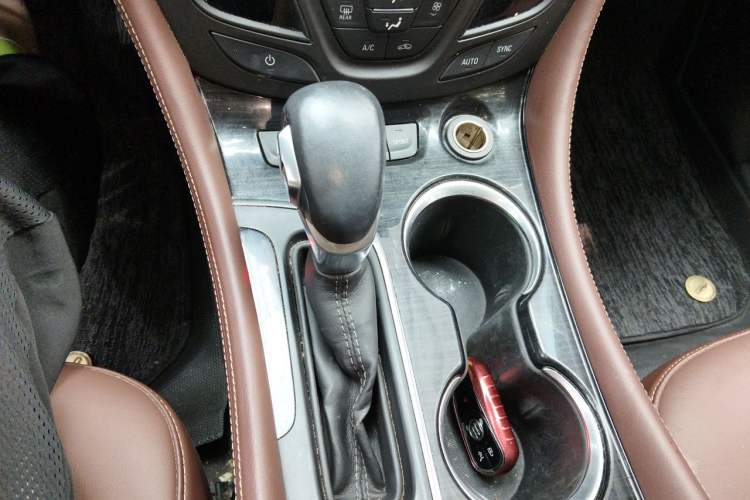 Used Buick Envision 2018 28T Four-Wheel Drive Elite Version Gear Lever
