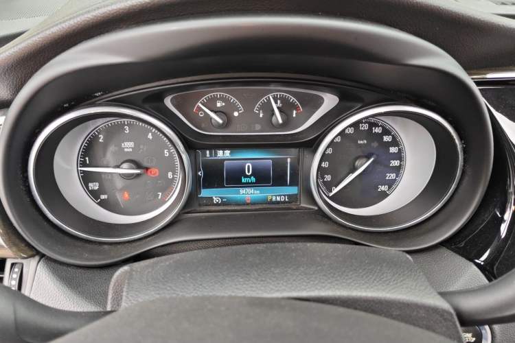 Used Buick Envision 2018 20T Two-Wheel-Drive Elite Model Instrument Cluster