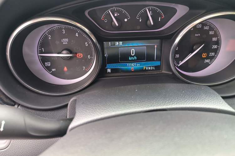 Used Buick Envision 2018 20T Two-Wheel Drive Luxury Model Odometer Close Up