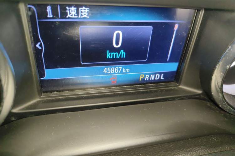 Used Buick Envision 2018 20T Two-Wheel-Drive Elite Model Odometer Close Up