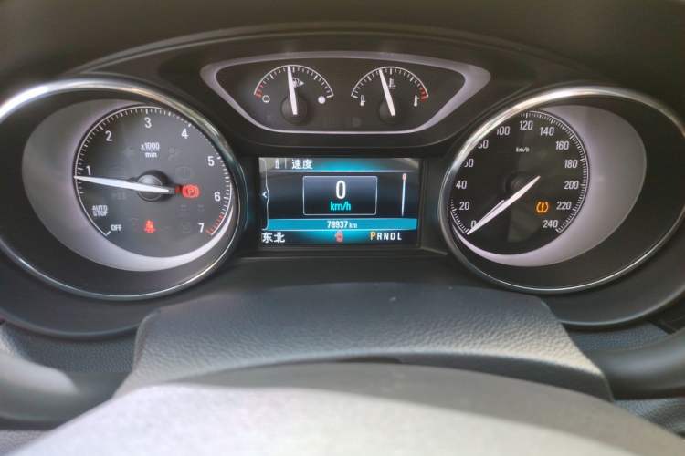 Used Buick Envision 2018 20T Two-Wheel Drive Luxury Model Odometer Close Up