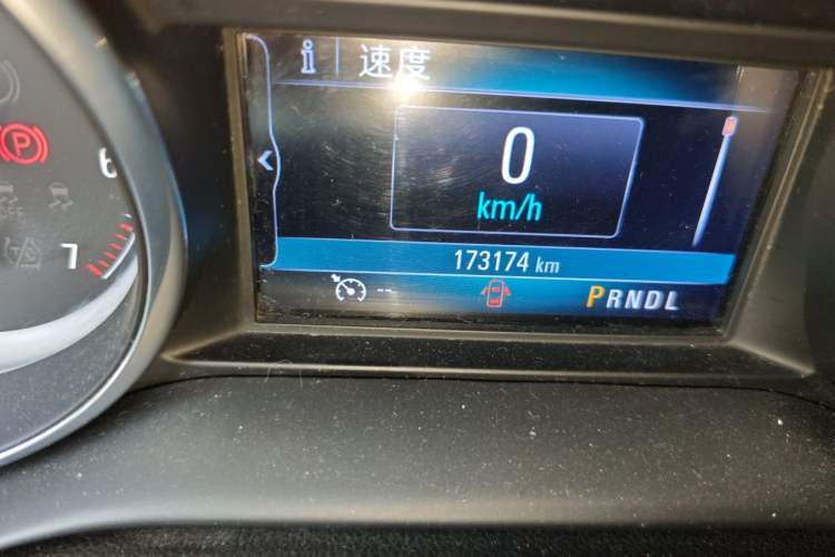 Used Buick Envision 2018 20T Two-Wheel-Drive Elite Model Odometer Close Up
