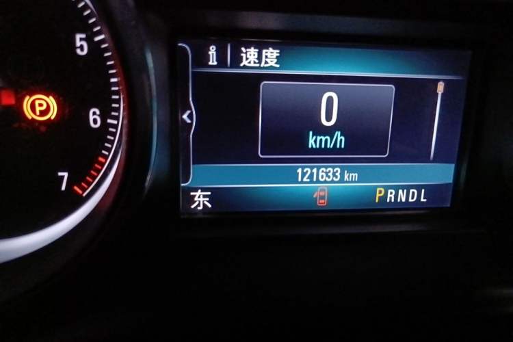 Used Buick Envision 2018 20T Two-Wheel Drive Luxury Model Odometer Close Up