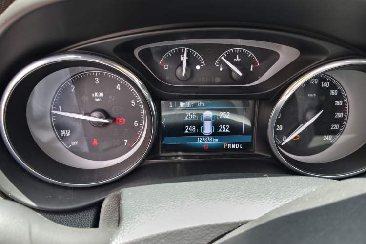 Used Buick Envision 2018 20T Two-Wheel-Drive Elite Model Odometer Close Up