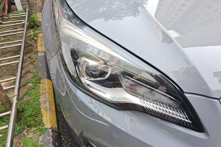 Used Buick Envision 2018 28T Four-Wheel Drive Elite Version Right Front Headlight