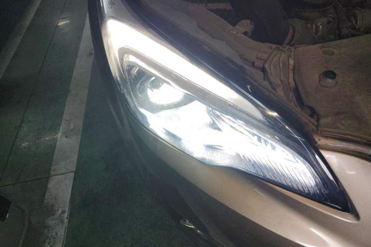 Used Buick Envision 2018 20T Two-Wheel-Drive Elite Model Right Front Headlight