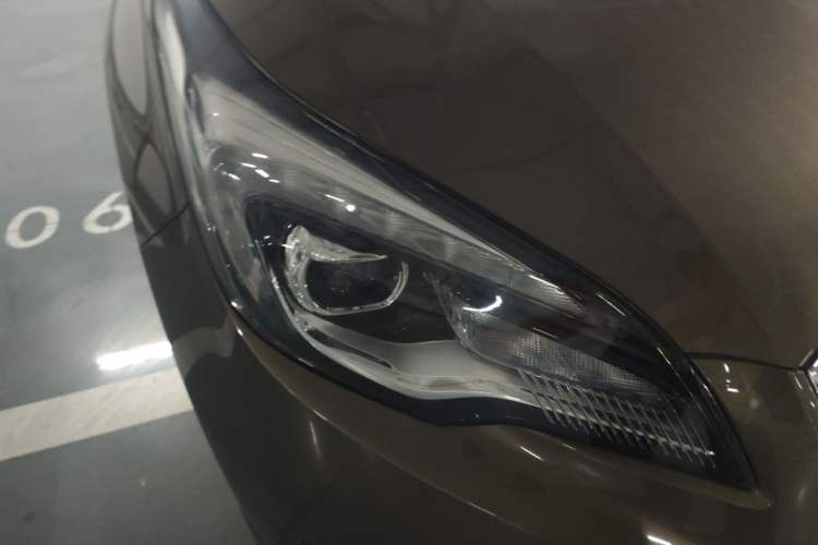 Used Buick Envision 2018 28T Four-Wheel Drive Luxury Model Right Front Headlight