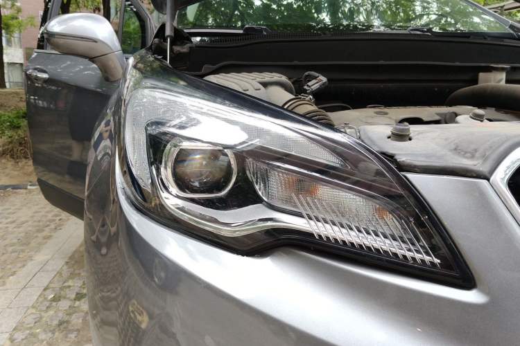 Used Buick Envision 2018 28T Four-Wheel Drive Elite Version Right Front Headlight