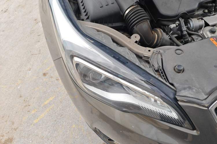 Used Buick Envision 2018 20T Two-Wheel-Drive Elite Model Right Front Headlight