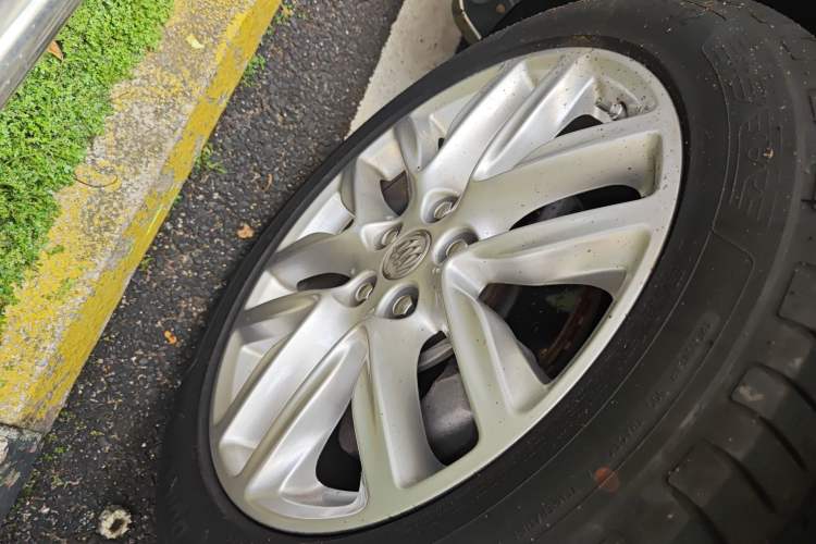 Used Buick Envision 2018 28T Four-Wheel Drive Elite Version Right Front Wheel Hub