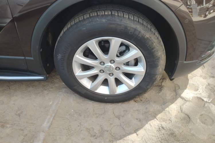 Used Buick Envision 2018 20T Two-Wheel Drive Luxury Model Right Front Wheel Hub