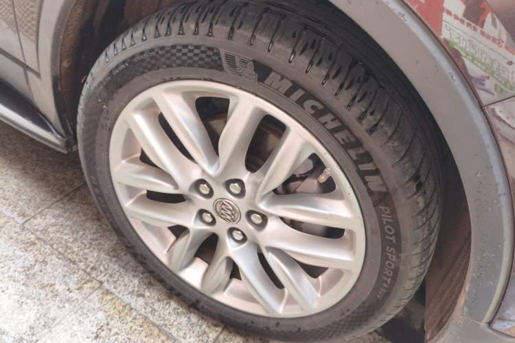 Used Buick Envision 2018 28T Four-Wheel Drive Elite Version Right Front Wheel Hub