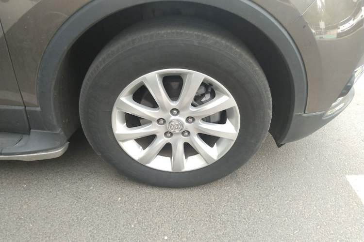 Used Buick Envision 2018 20T Two-Wheel Drive Luxury Model Right Front Wheel Hub