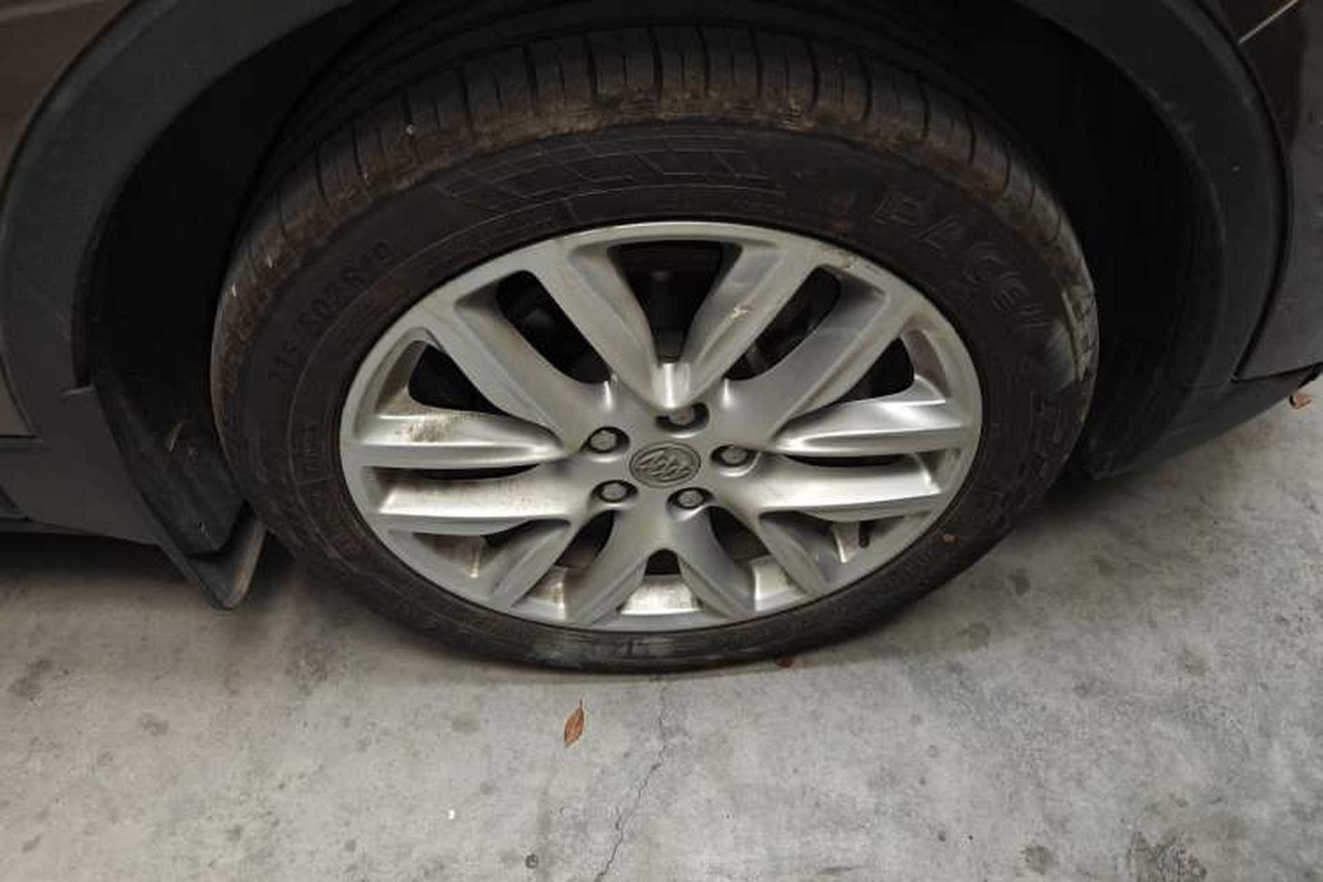 Used Buick Envision 2018 28T Four-Wheel Drive Luxury Model Right Front Wheel Hub