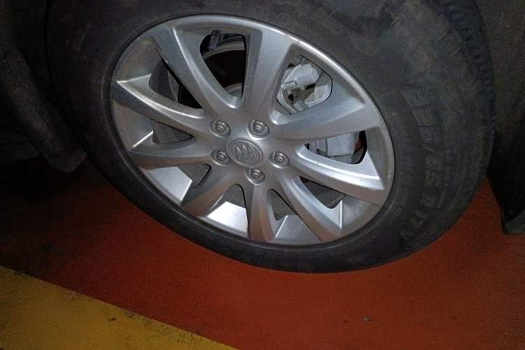 Used Buick Envision 2018 20T Two-Wheel Drive Luxury Model Right Front Wheel Hub