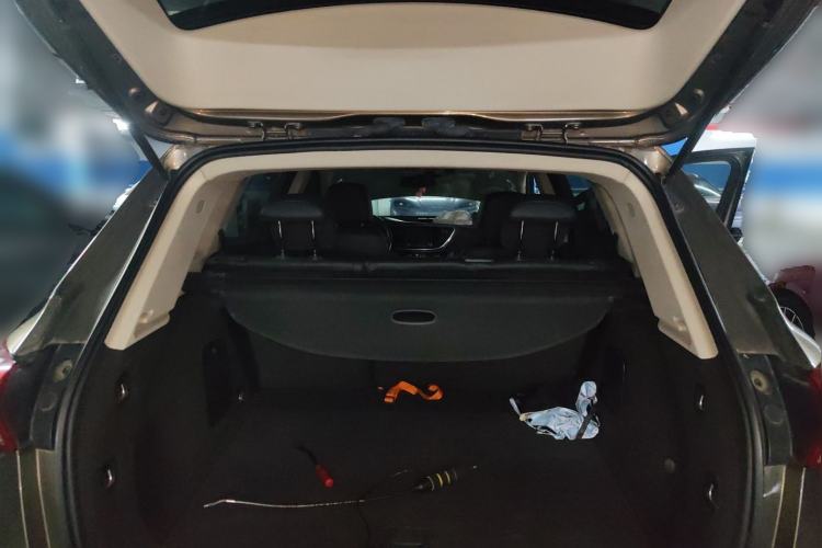 Used Buick Envision 2018 20T Two-Wheel-Drive Elite Model Trunk