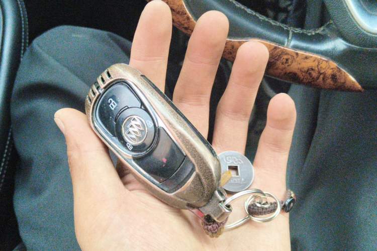 Used Buick Envision 2018 20T Two-Wheel-Drive Elite Model Vehicle Key