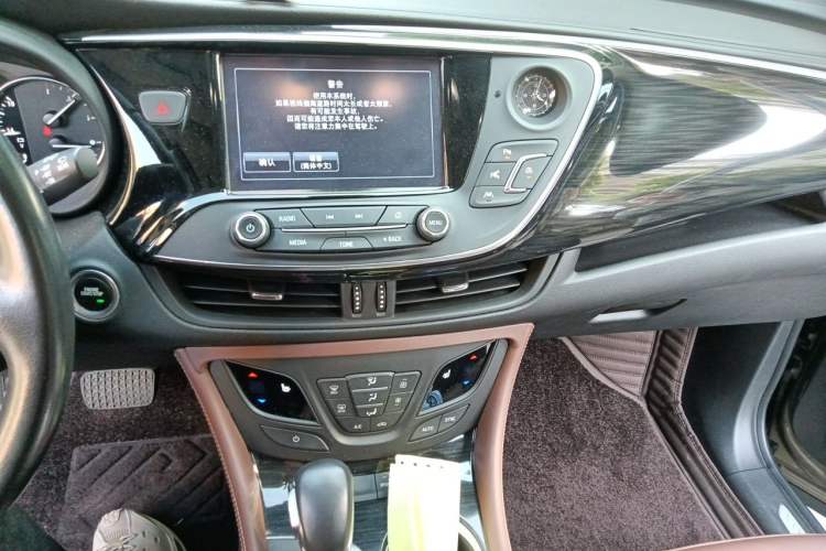 Used Buick Envision 2018 28T Four-Wheel Drive Luxury Model Audio And AC Panel