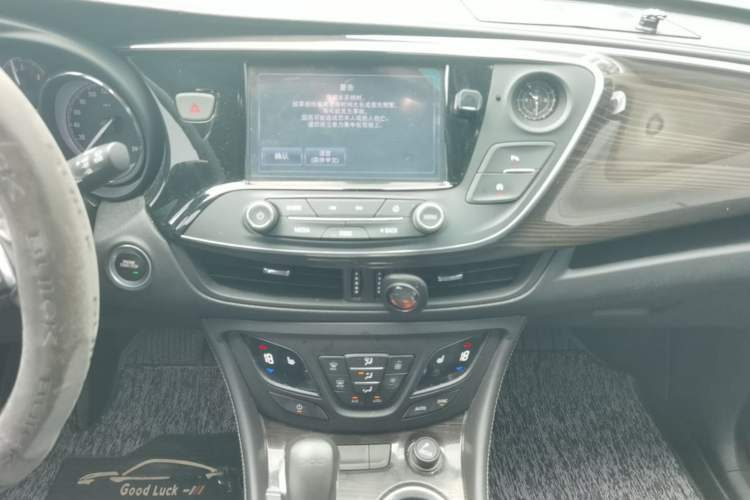 Used Buick Envision 2018 20T Two-Wheel-Drive Elite Model Audio And AC Panel