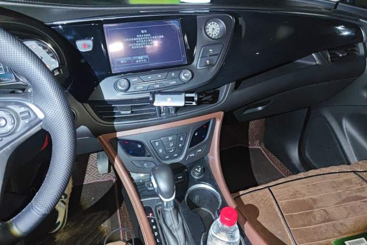 Used Buick Envision 2018 28T Four-Wheel Drive Elite Version Audio And AC Panel