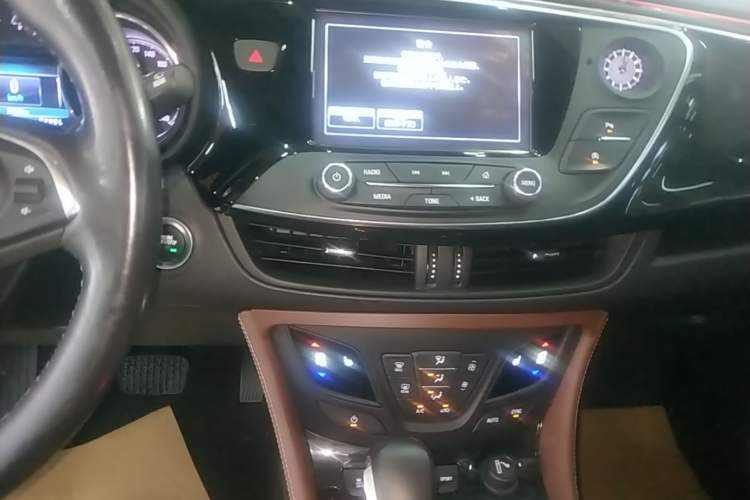 Used Buick Envision 2018 28T Four-Wheel Drive Elite Version Audio And AC Panel