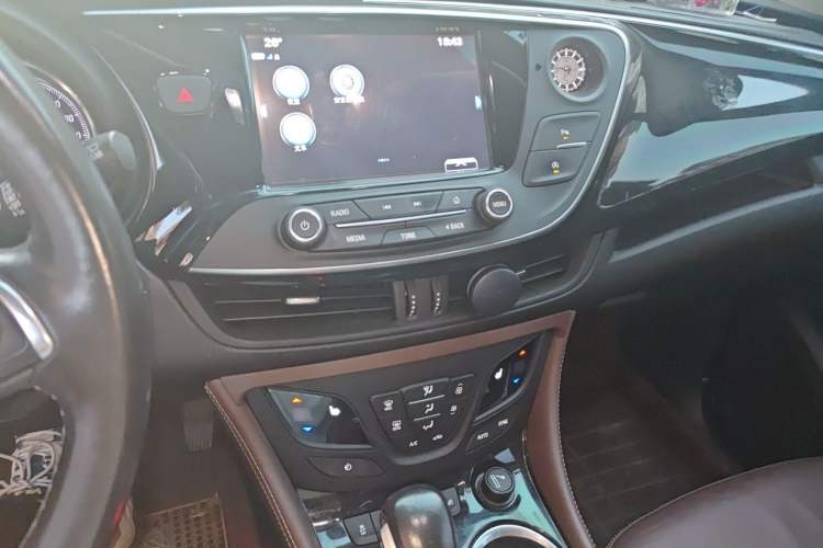 Used Buick Envision 2018 28T Four-Wheel Drive Elite Version Audio And AC Panel