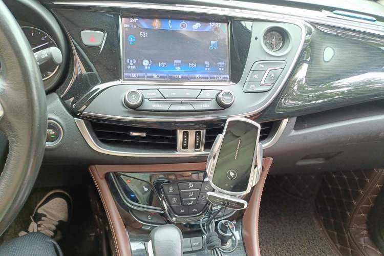 Used Buick Envision 2018 28T Four-Wheel Drive Luxury Model Audio And AC Panel