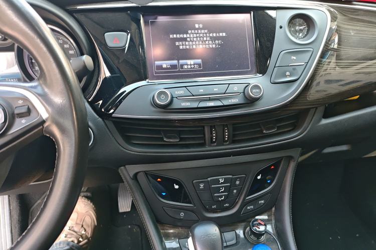 Used Buick Envision 2018 20T Two-Wheel-Drive Elite Model Audio And AC Panel