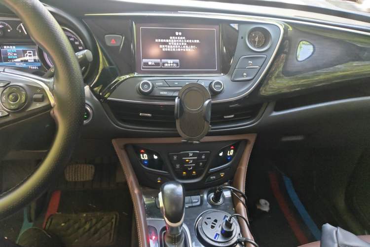 Used Buick Envision 2018 28T Four-Wheel Drive Elite Version Audio And AC Panel