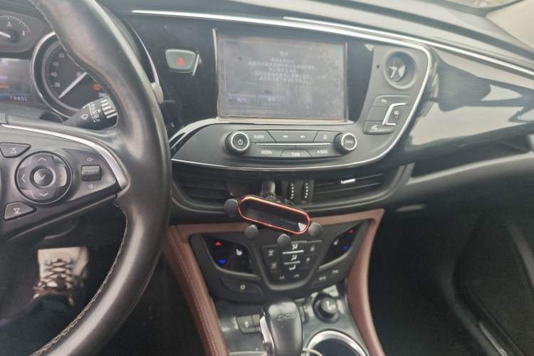 Used Buick Envision 2018 20T Two-Wheel Drive Luxury Model Audio And AC Panel
