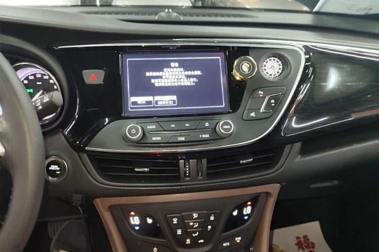 Used Buick Envision 2018 20T Two-Wheel Drive Luxury Model Audio And AC Panel