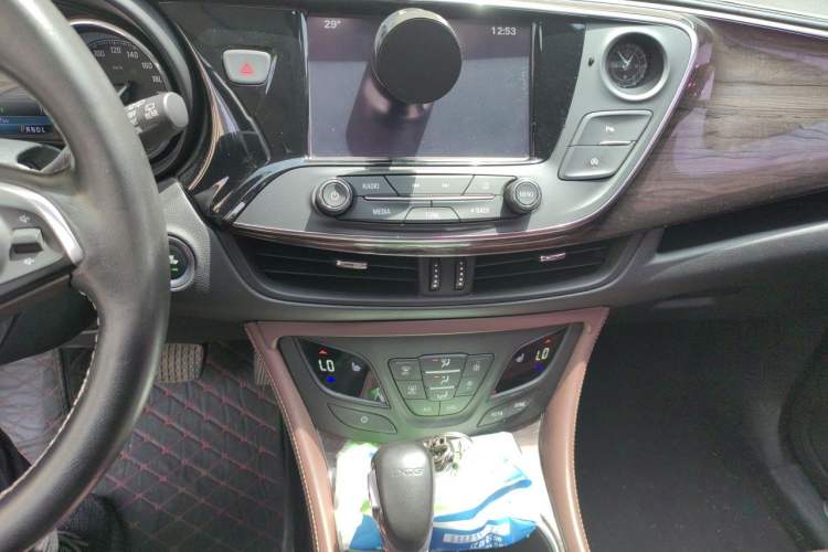 Used Buick Envision 2018 20T Two-Wheel-Drive Elite Model Audio And AC Panel