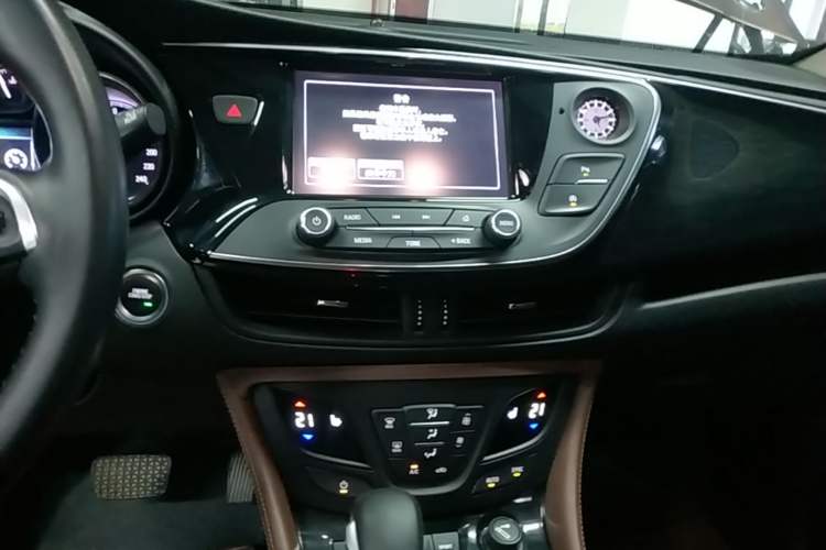 Used Buick Envision 2018 28T Four-Wheel Drive Elite Version Audio And AC Panel