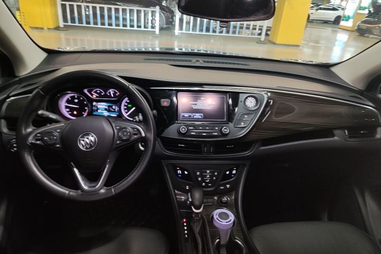 Used Buick Envision 2018 20T Two-Wheel-Drive Elite Model Center Console