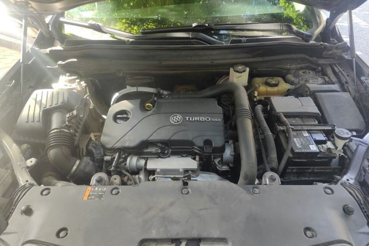 Used Buick Envision 2018 20T Two-Wheel Drive Luxury Model Engine Bay