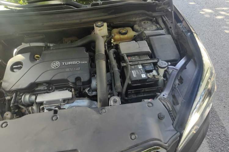 Used Buick Envision 2018 20T Two-Wheel Drive Luxury Model Engine Bay Left