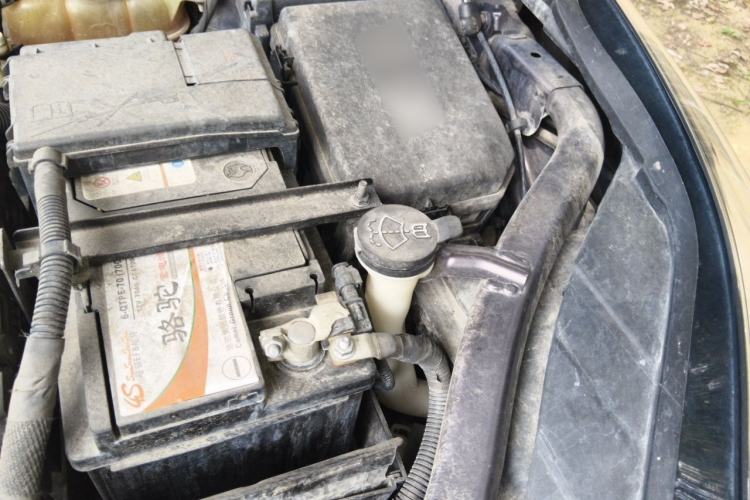 Used Buick Envision 2018 20T Two-Wheel Drive Luxury Model Engine Bay Left