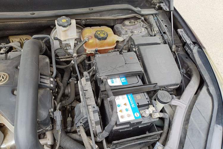 Used Buick Envision 2018 28T Four-Wheel Drive Luxury Model Engine Bay Left