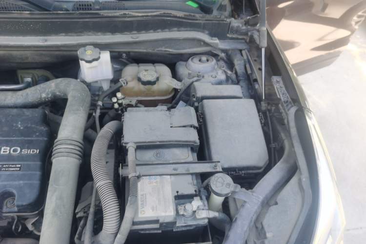 Used Buick Envision 2018 20T Two-Wheel-Drive Elite Model Engine Bay Left