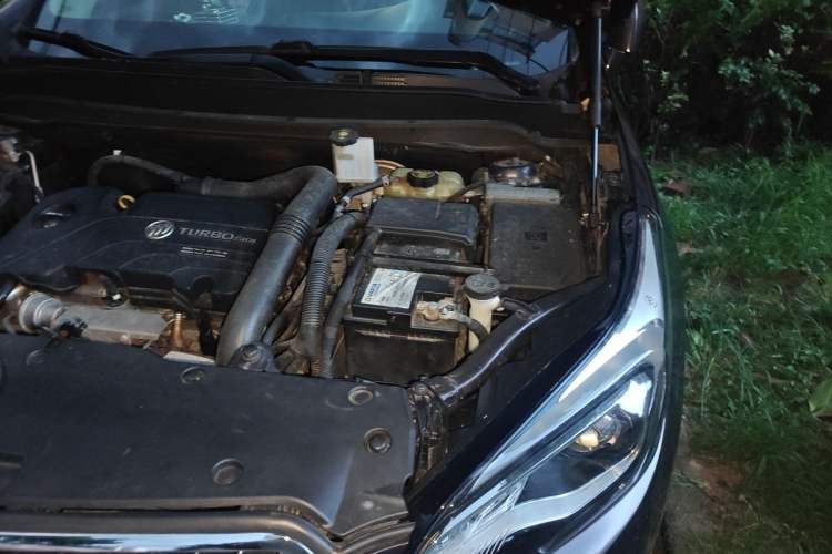 Used Buick Envision 2018 20T Two-Wheel-Drive Elite Model Engine Bay Left